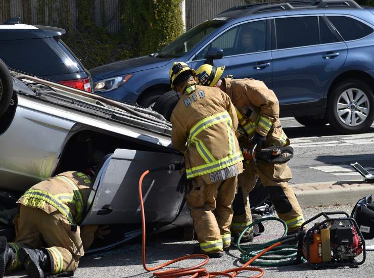 Incidente auto e soccorsi 