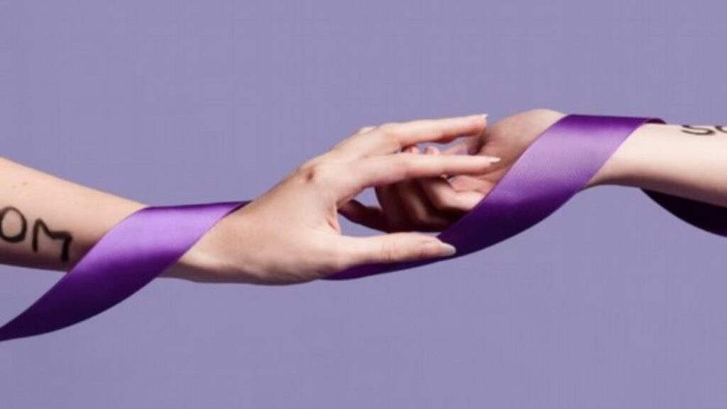 Oggi Palazzo Gentile si tinge di Rosa: “Facciamo luce sulla fibromialgia” in occasione della Giornata Mondiale della Fibromialgia