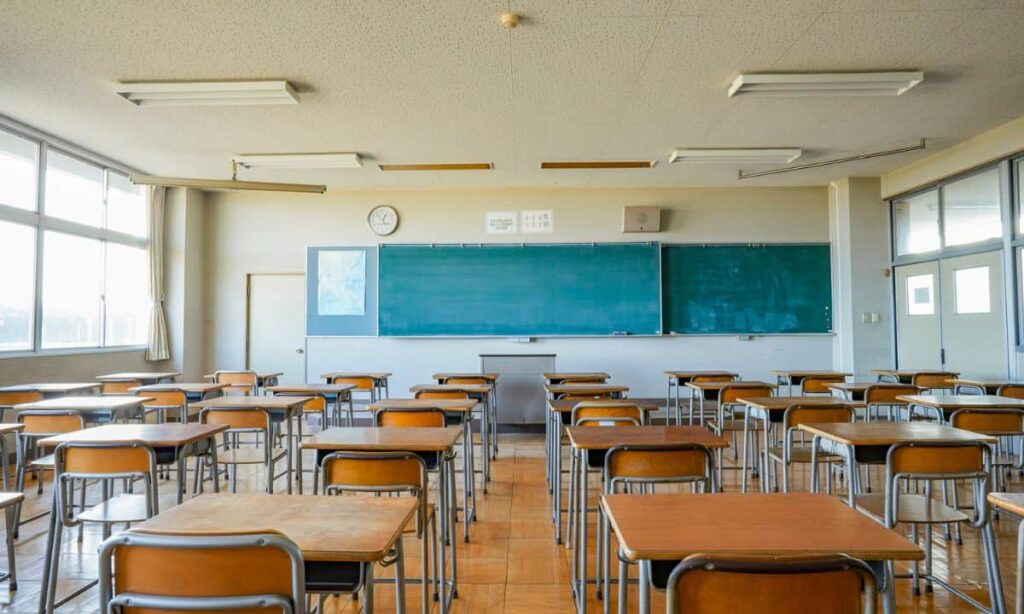 Sempre più banchi vuoti: cosa farà la Puglia?