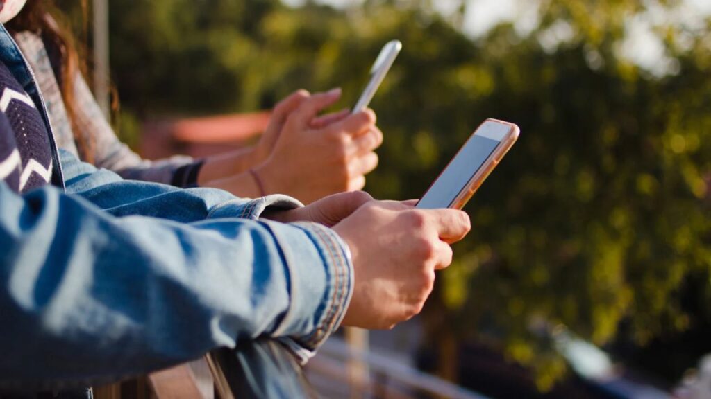 cellulari sequestrati ai posti di blocco