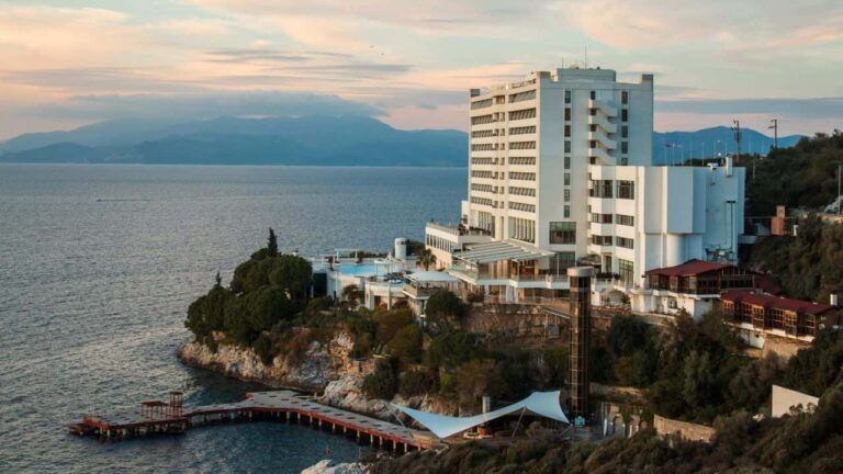 In questo resort vista mare le vacanze costano pochissimo