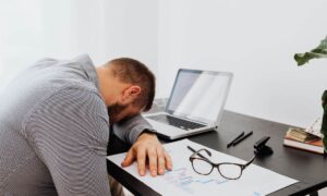 Attenzione: se sei stanco potrebbero licenziarti
