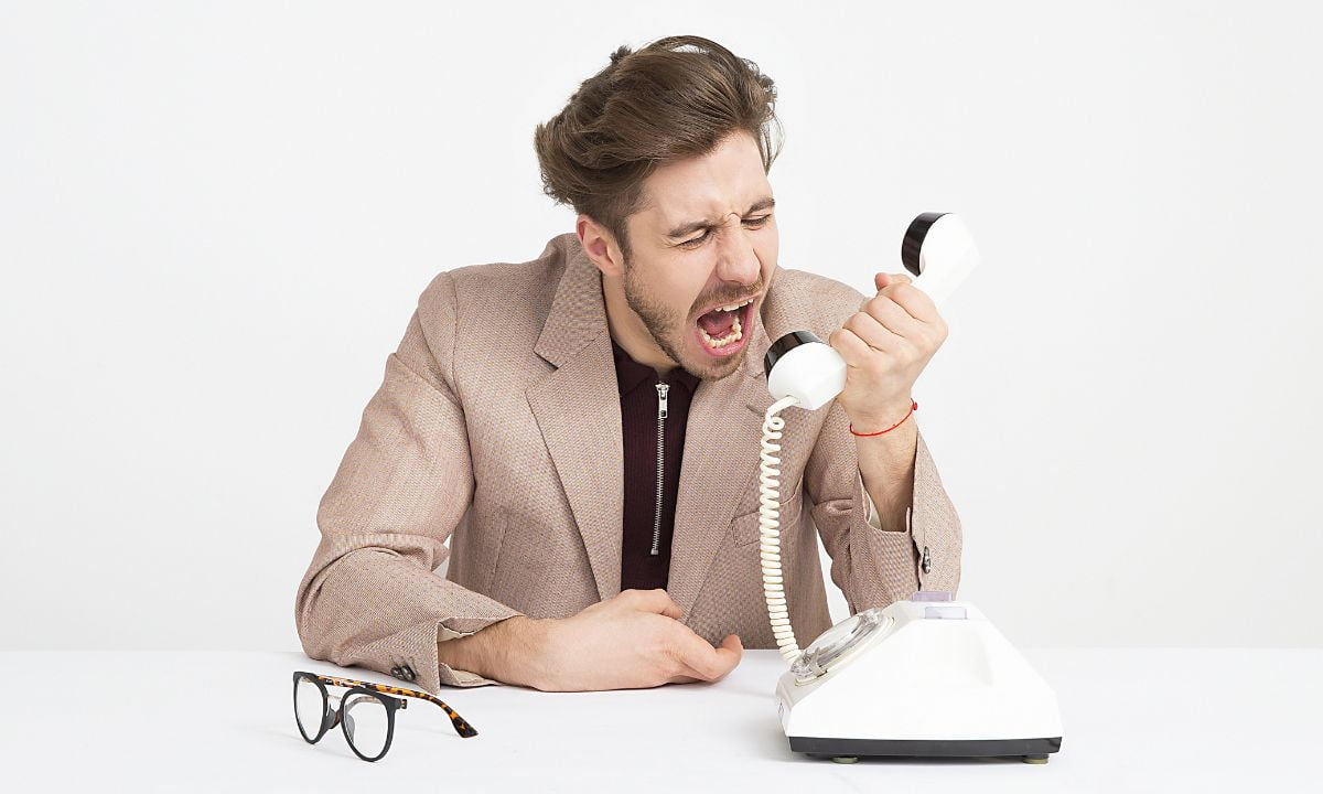 Per fare carriera devi insultare il capo: ecco perché