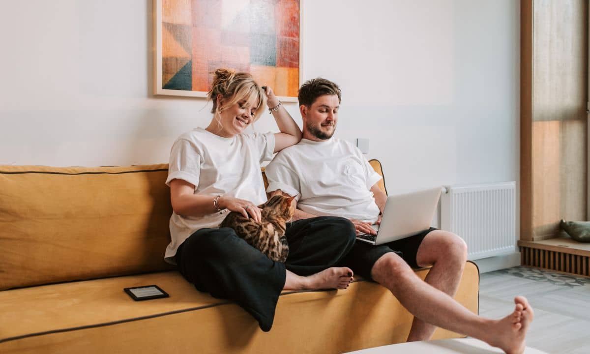 Puoi stare sul divano senza lavorare: ecco perché