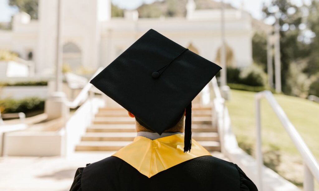Qui la laurea è un obbligo: cosa sapere