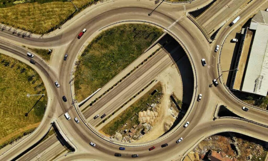 È la rotatoria più difficile al mondo (Foto: Canva) - Bitonto TV