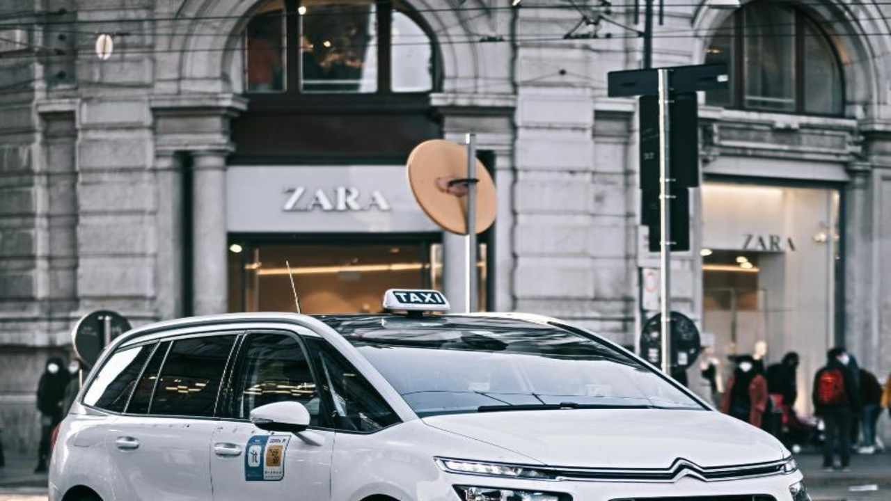 Bisceglie va alla ricerca di nuovi tassisti: nuovo bando per licenze NCC e TAXI