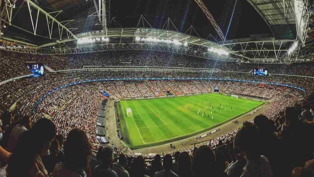 Tifosi stadio (Pixabay)-bitontotv.it