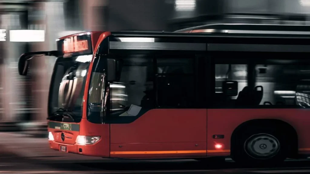 Per gli over 80 il trasporto pubblico costa 40€ a corsa: cosa sapere